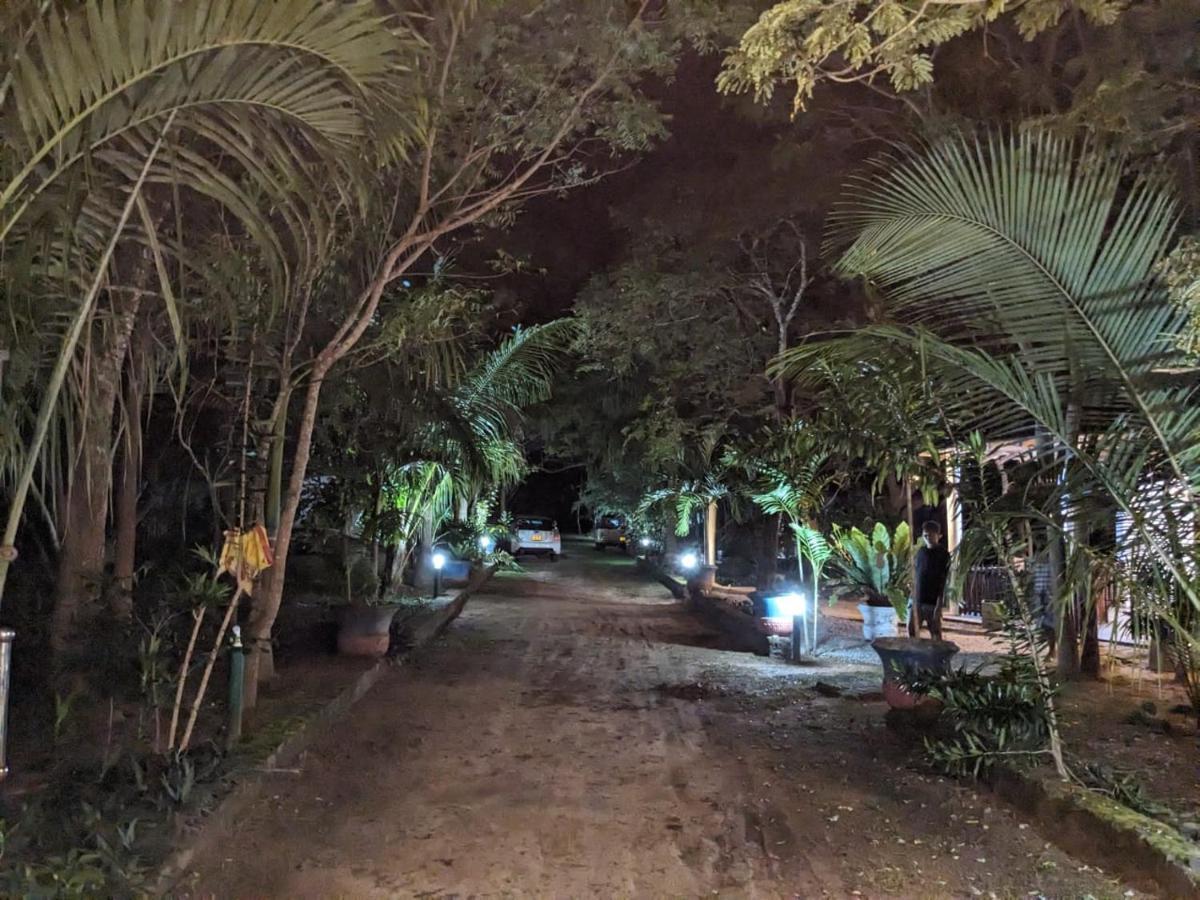 Silent Cabana And Restaurant Marakolliya, Tangalle Bagian luar foto